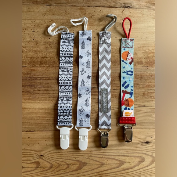 Pacifier clips - Picture 1 of 1